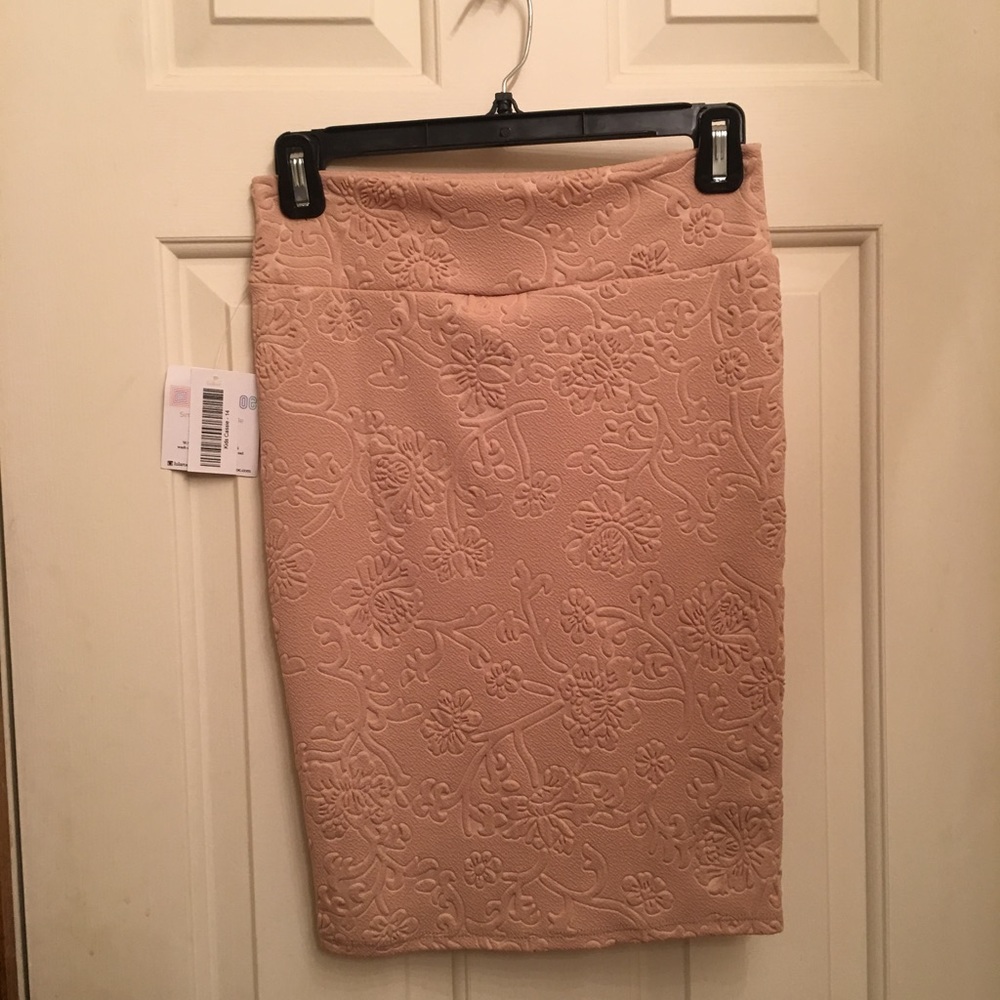 Lularoe Cassie Kids Size 14 can fit small adults